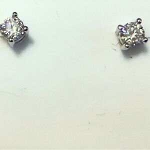 Elegant 1/4 ct diamond Silver Stud Earrings